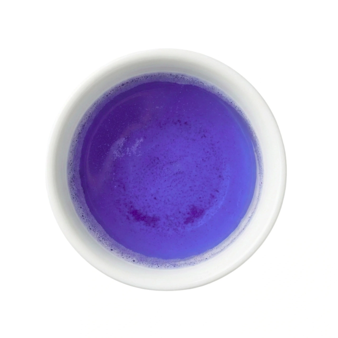 napar z niebieskiej matchy z sproszkowanych kwiatów klitorii ternateńskiej