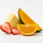 owoce truskawki, mango, ananasa i pomarańczy